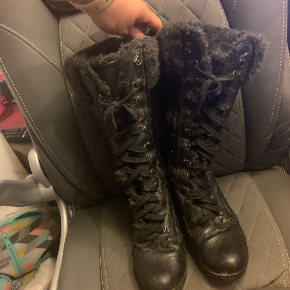 Lace up faux fur lined boots size 11